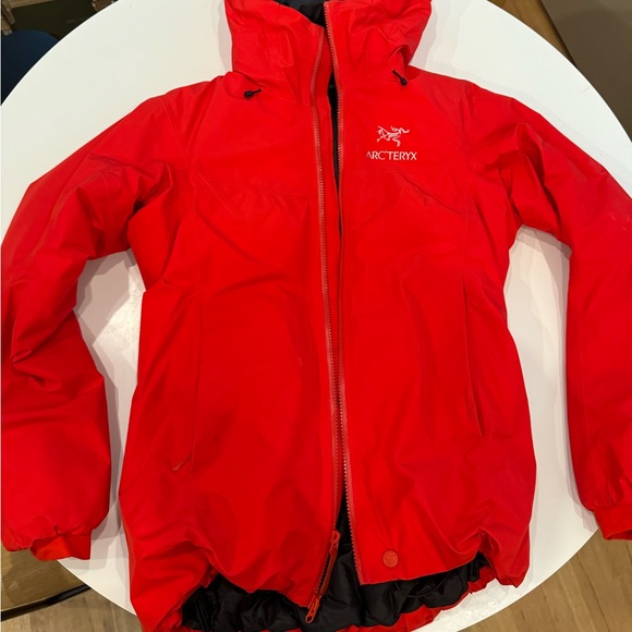 ARCTERYX RED INSULATED JACKET SIZE XS - Picture 1 of 3